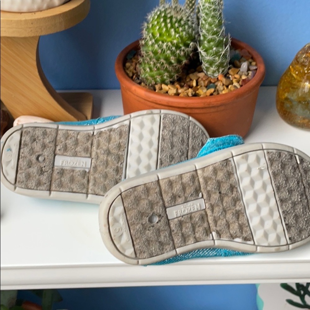 🎀Super cute Frozen Velcro slip on shoes🎀 - Picture 5 of 7